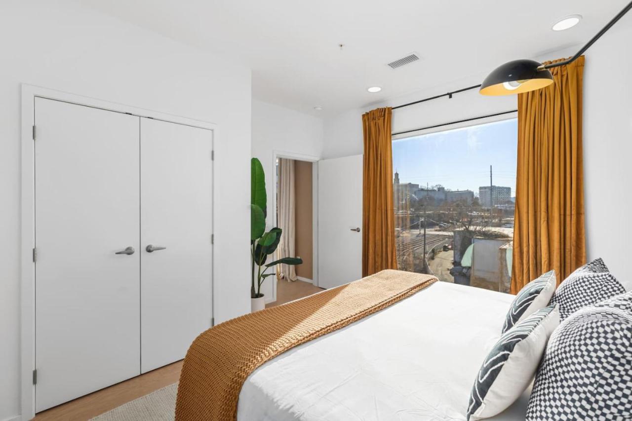 Penthouse With Patio Walk To Downtown 3 Bedrooms 5 Beds Apartment