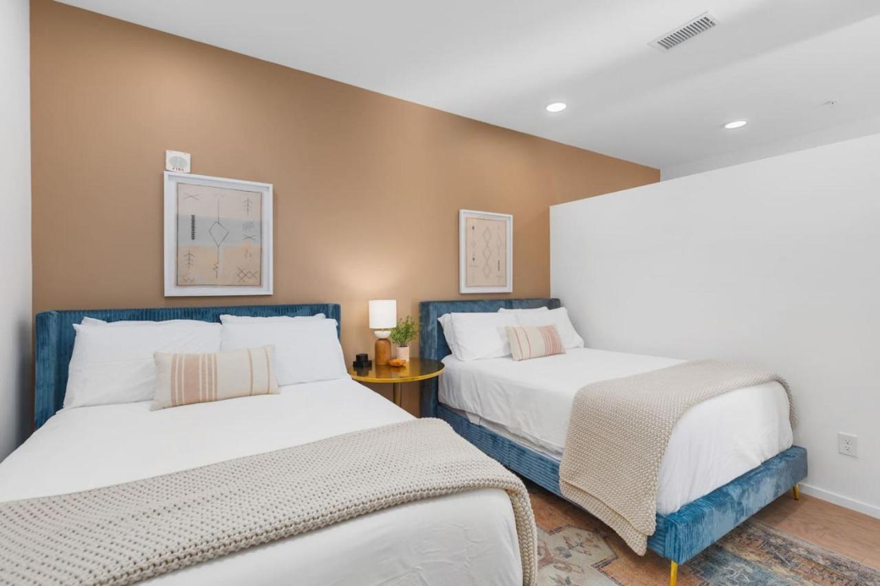 Penthouse With Patio Walk To Downtown 3 Bedrooms 5 Beds