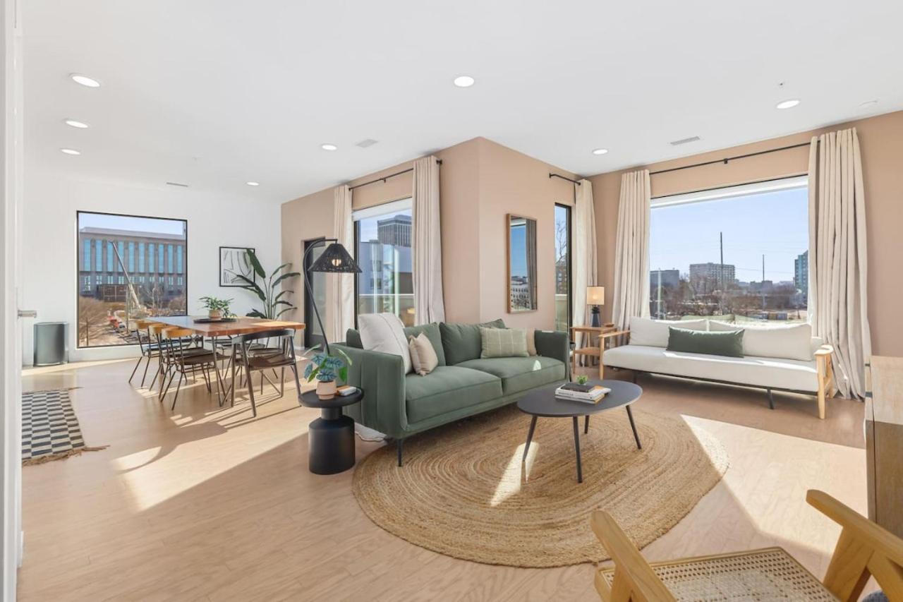 Penthouse With Patio Walk To Downtown 3 Bedrooms 5 Beds * Nashville