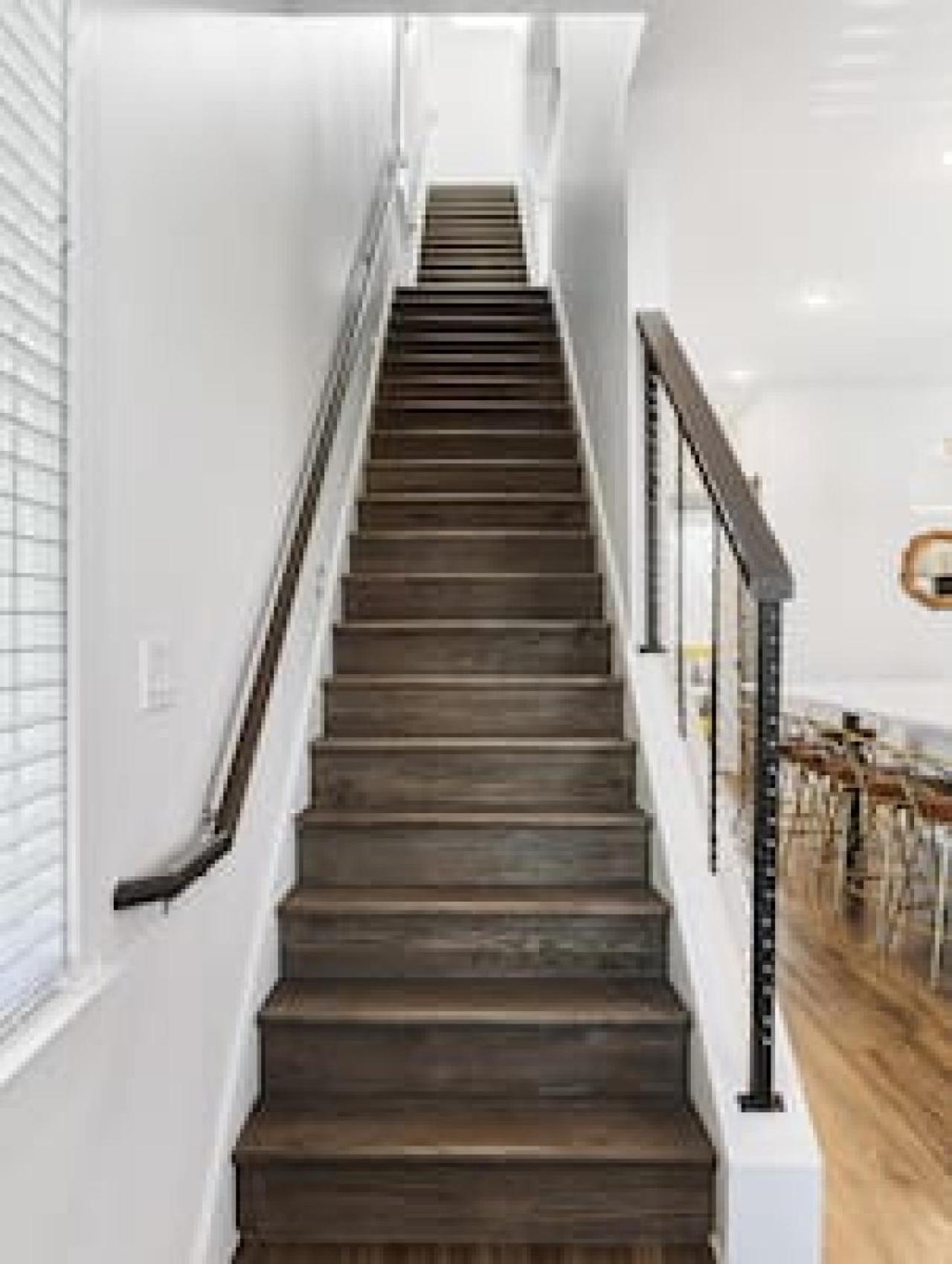 Stunning Modern Townhome With 9 Beds, Walk To Shops
