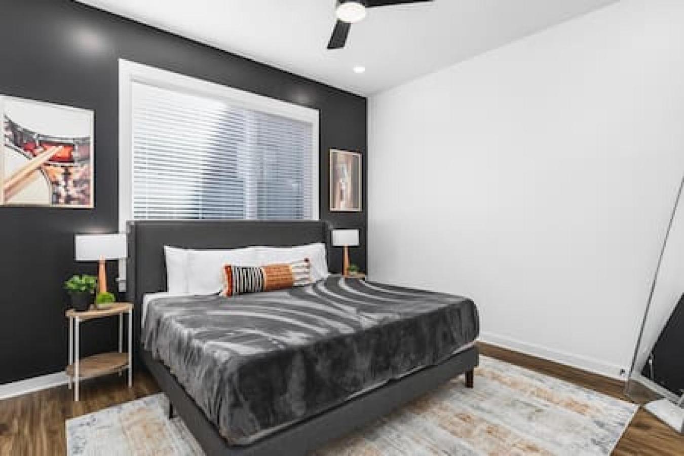 Gorgeous East House With 9 Beds, Garage, Rooftop Patio * Nashville