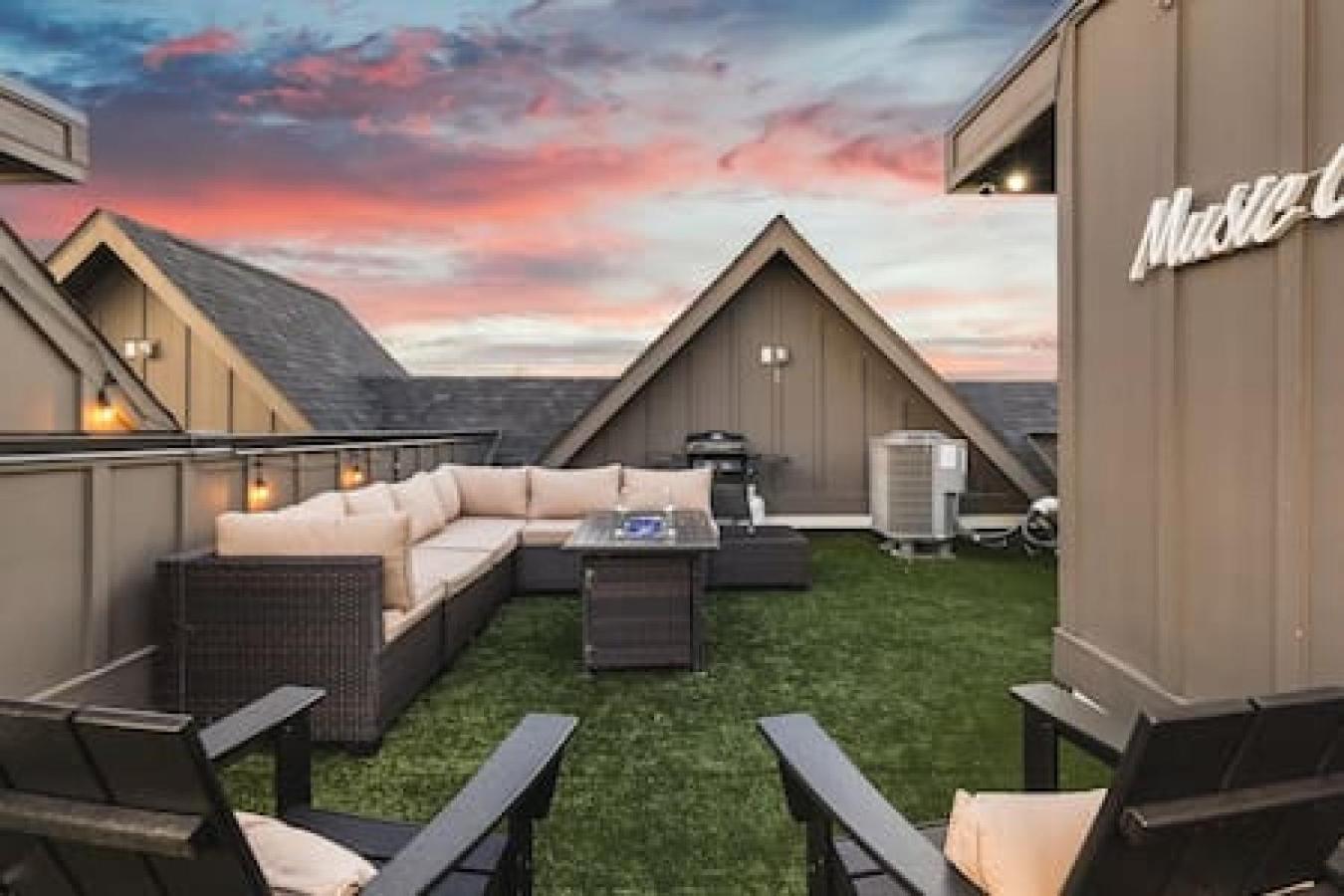 Holiday home Gorgeous East House With 9 Beds, Garage, Rooftop Patio *
