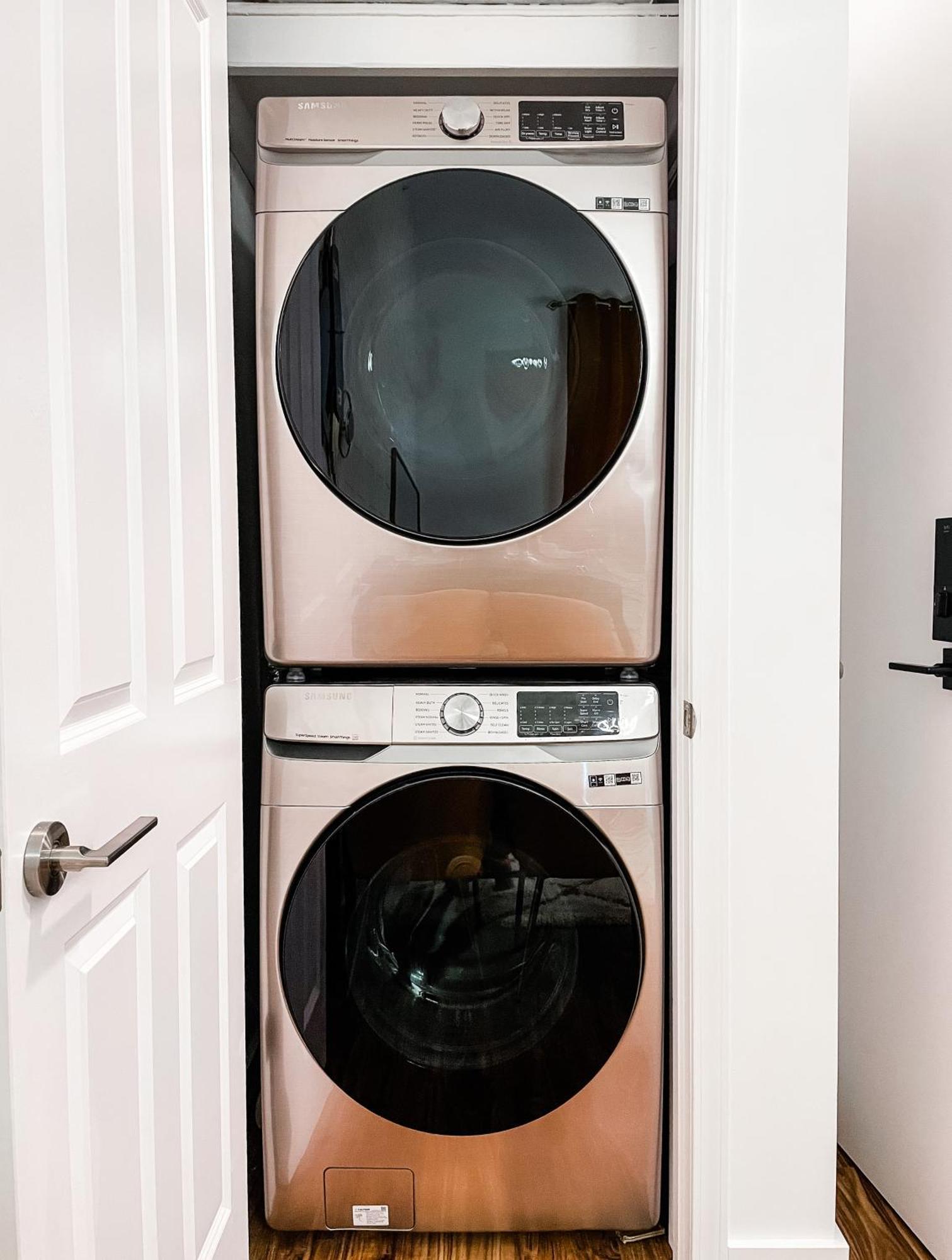 Dolly's Yacht Club - Cozy Retreat Near Broadway Nashville