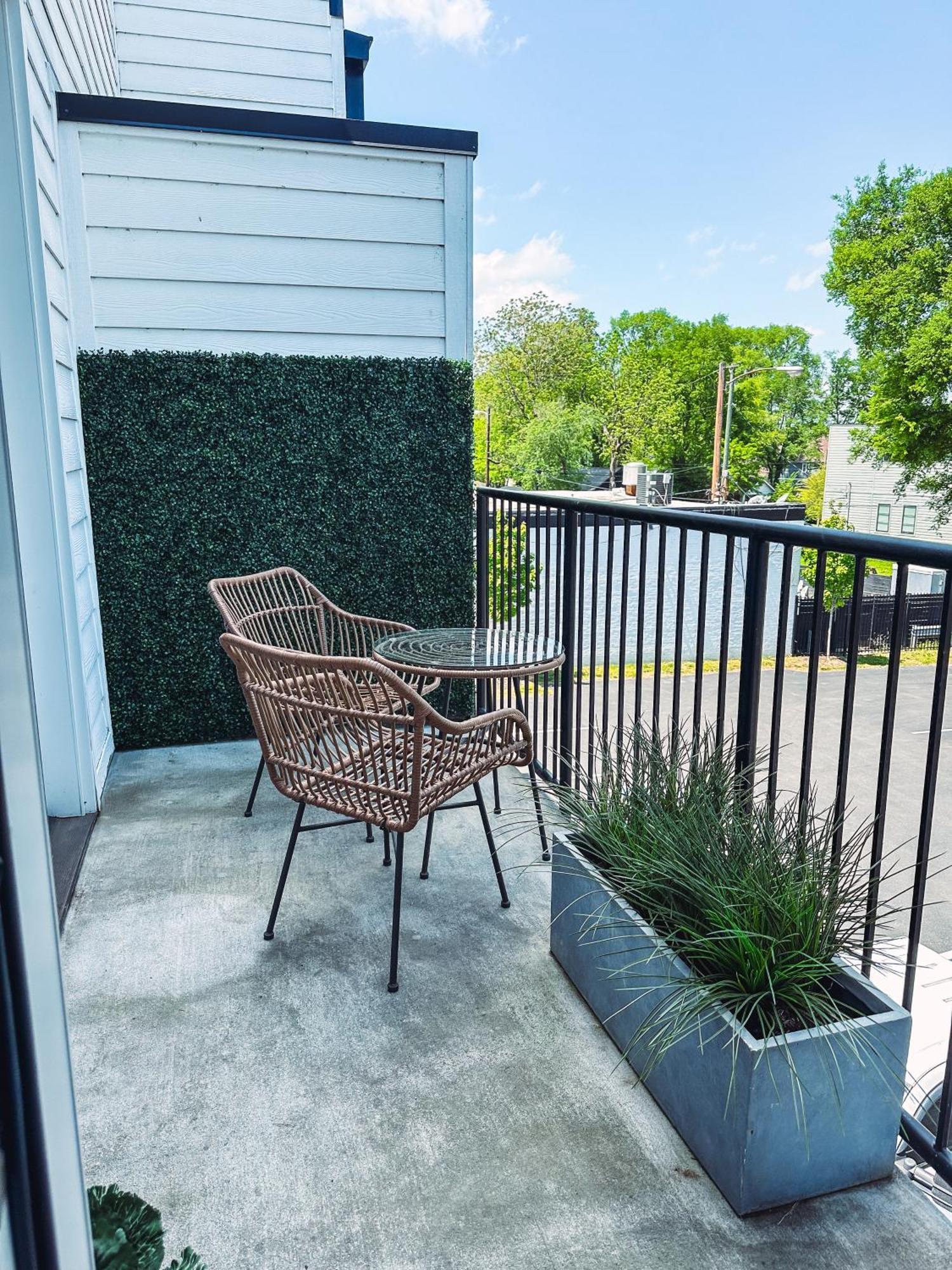 Dolly's Yacht Club - Cozy Retreat Near Broadway