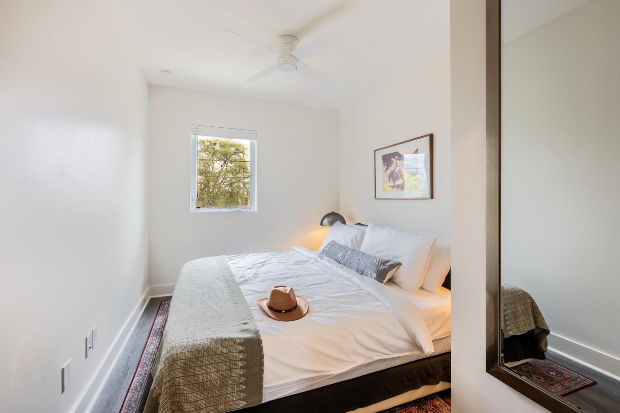 Outrider 1016 By Avantstay Private Balcony Minutes To Broadway Downtown Apartment