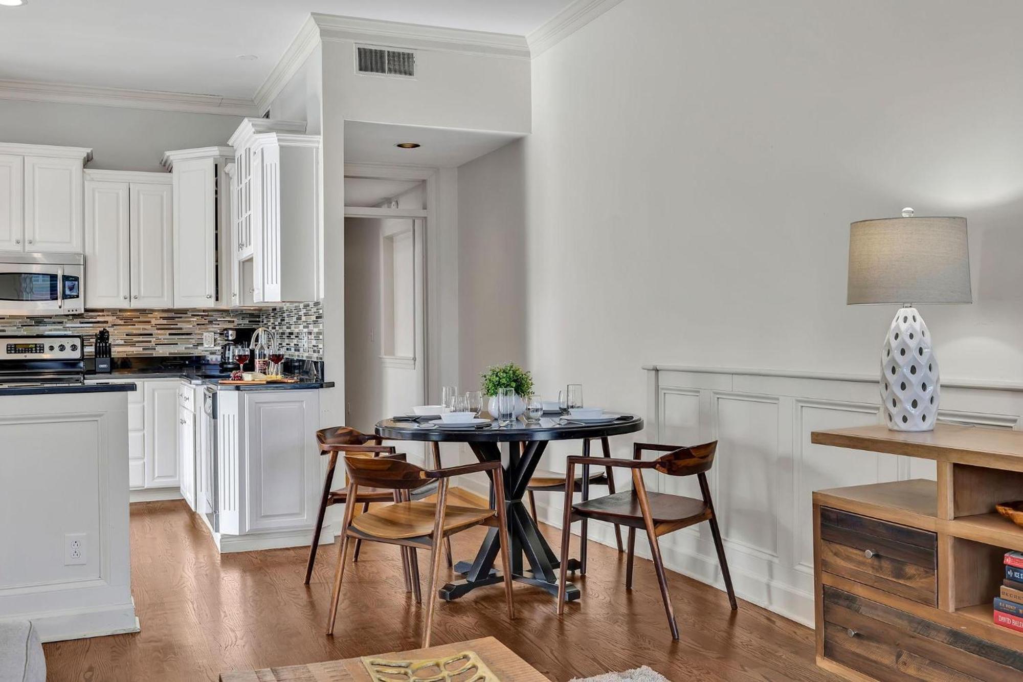 Lookout Nash - Rooftop W/ Skyline Views Holiday home *