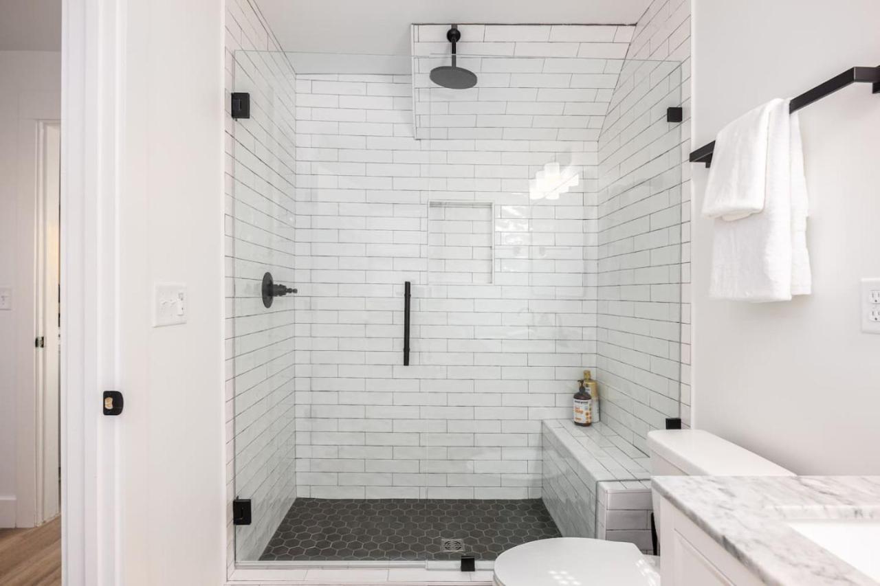 Apartment 4 Beds 3 Bedroom Updated W Desks Patio And Parking Nashville