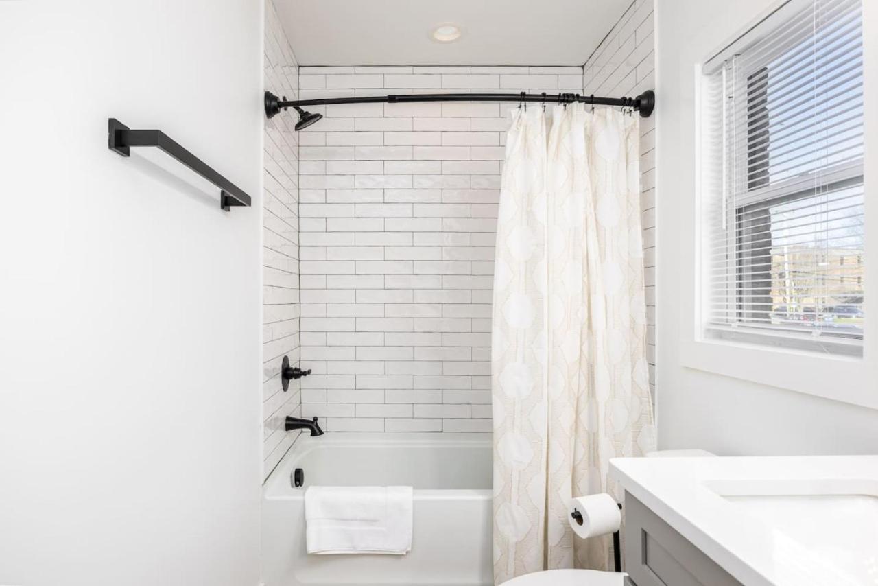 Tranquil 3 Beds 2 Bedroom - Walk To Grocery, Restaurants Nashville