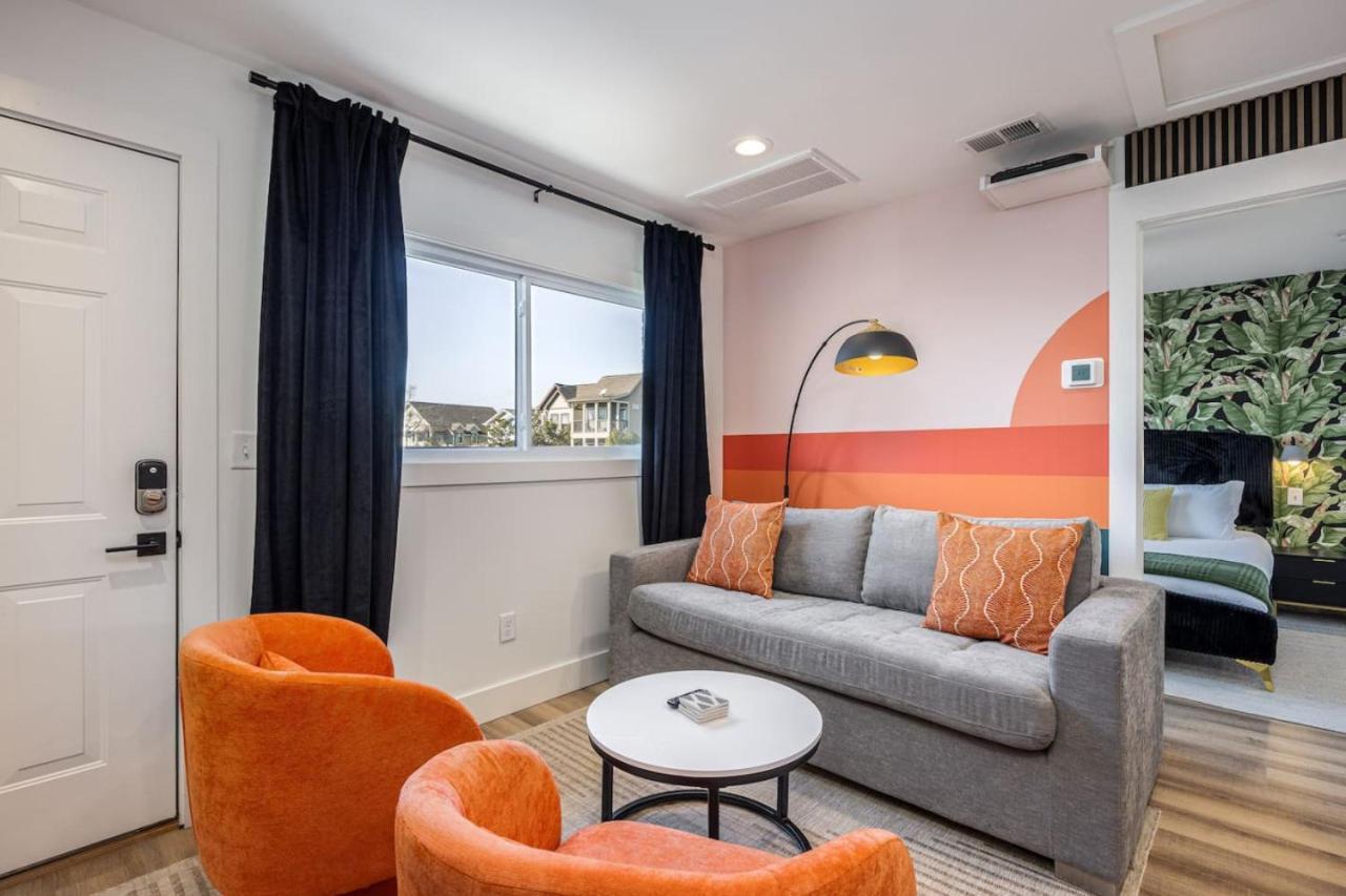 Colorful 2 Bedroom Retreat With 3 Beds Patio And Free Parking * Nashville