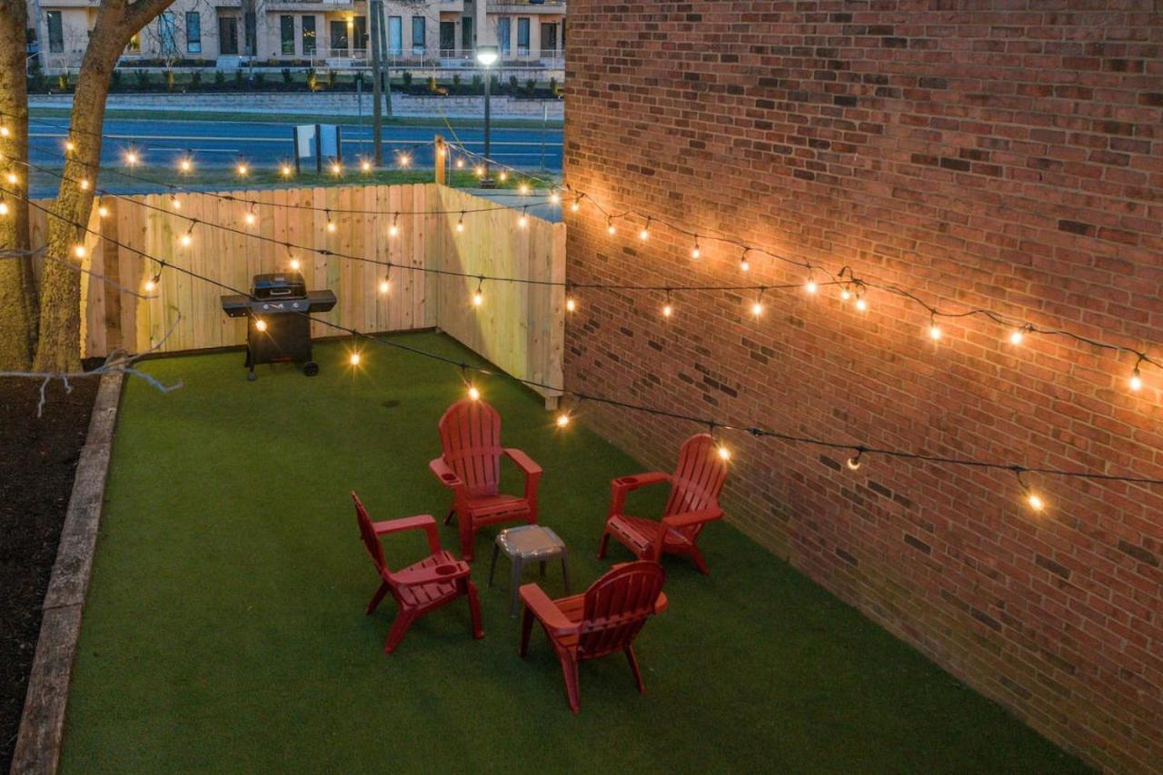 Colorful 2 Bedroom Retreat With 3 Beds Patio And Free Parking Apartment