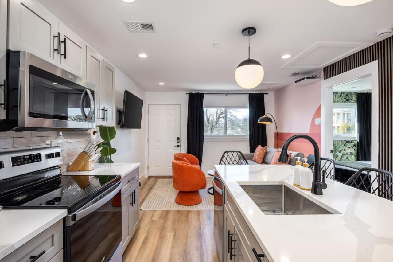 Apartment Colorful 2 Bedroom Retreat With 3 Beds Patio And Free Parking Nashville
