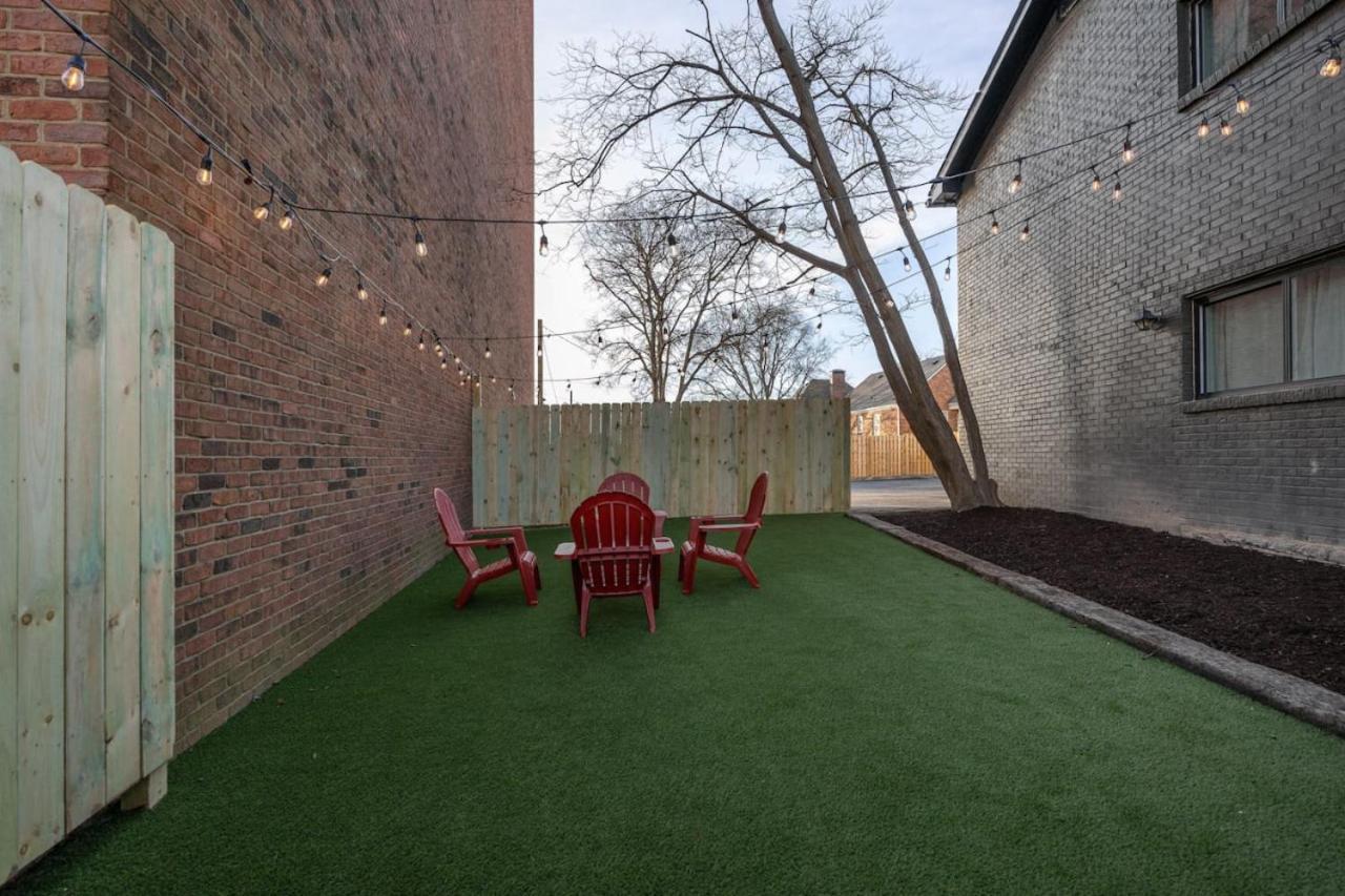 Colorful 2 Bedroom Retreat With 3 Beds Patio And Free Parking Nashville