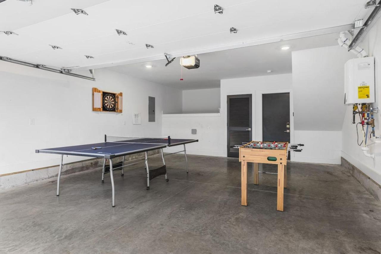 Home With Rooftop Deck & Garage, 2 Miles To Downtown Broadway Holiday home *