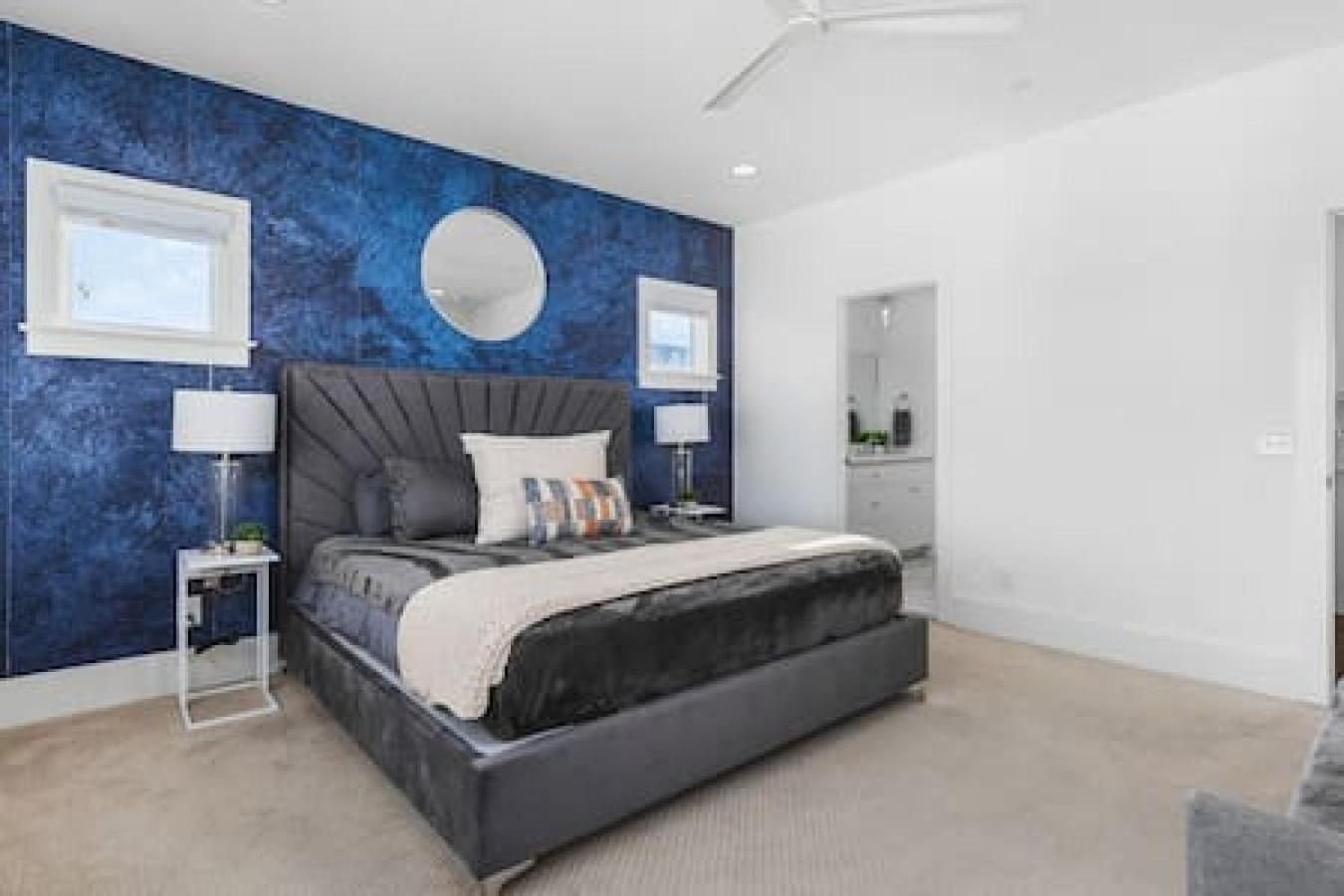 Upscale With Patio Walk To 12 South And Belmont Holiday home