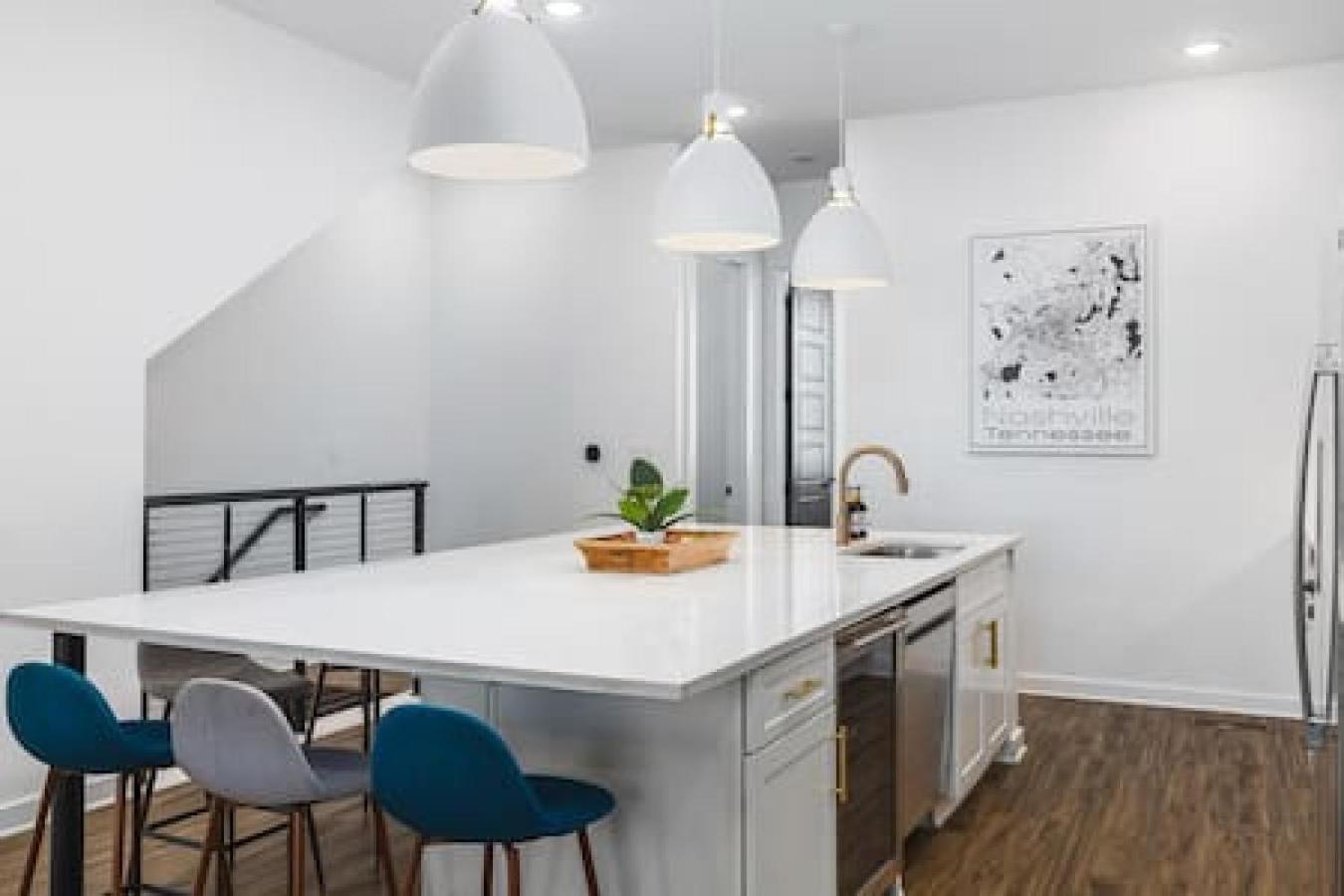 Holiday home Large Patio, Rooftop Deck And Garage, 3 Miles To Broadway *