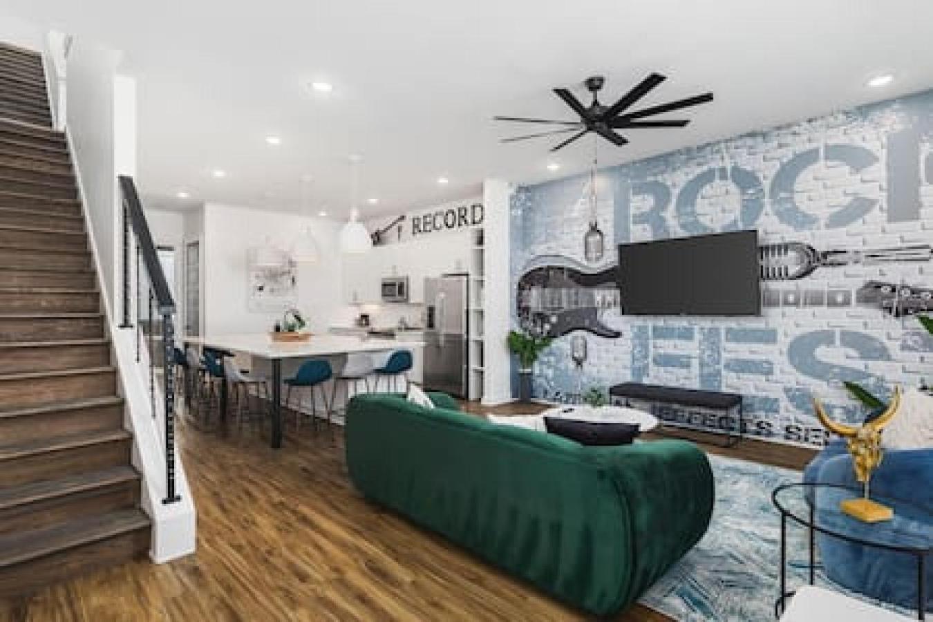 Large Patio, Rooftop Deck And Garage, 3 Miles To Broadway Holiday home *