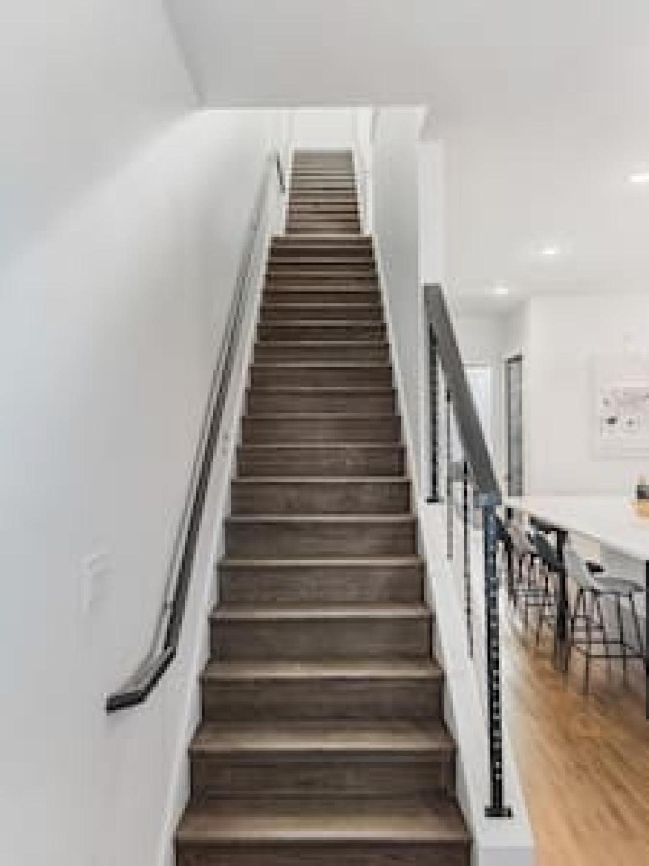 Large Patio, Rooftop Deck And Garage, 3 Miles To Broadway Holiday home