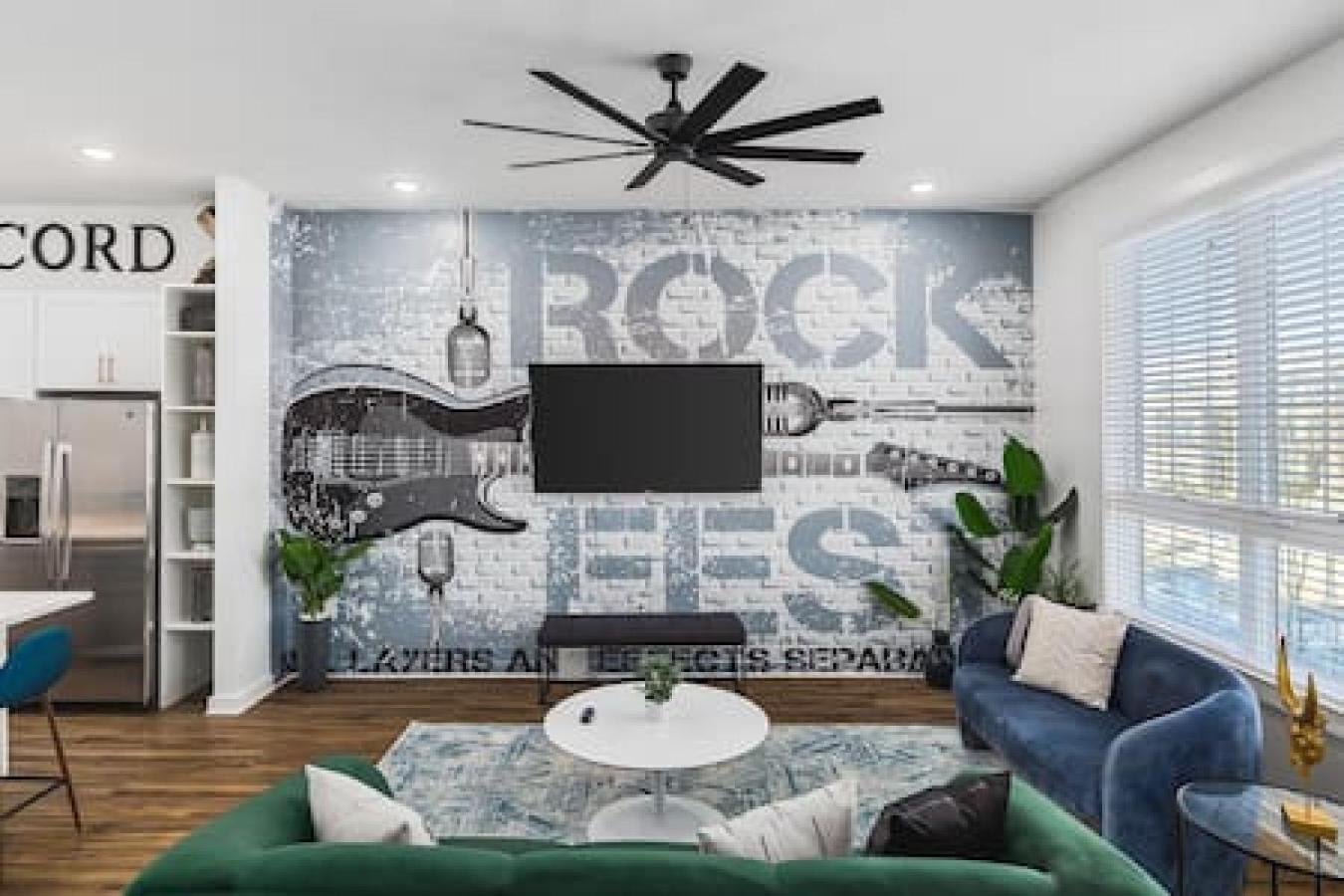 Holiday home Large Patio, Rooftop Deck And Garage, 3 Miles To Broadway