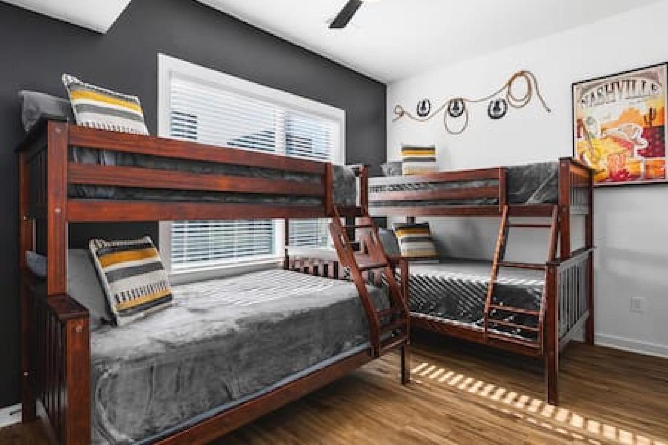 Large Patio, Rooftop Deck And Garage, 3 Miles To Broadway Holiday home Nashville