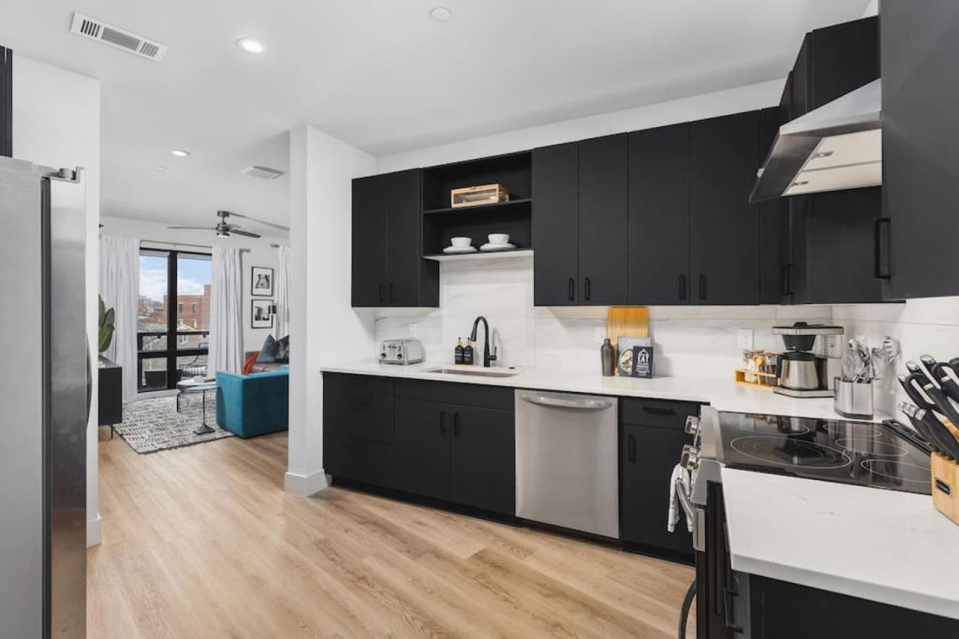 Premium 2 Bedroom, 4 Bed With Huge Wrap Around Patio Apartment Nashville