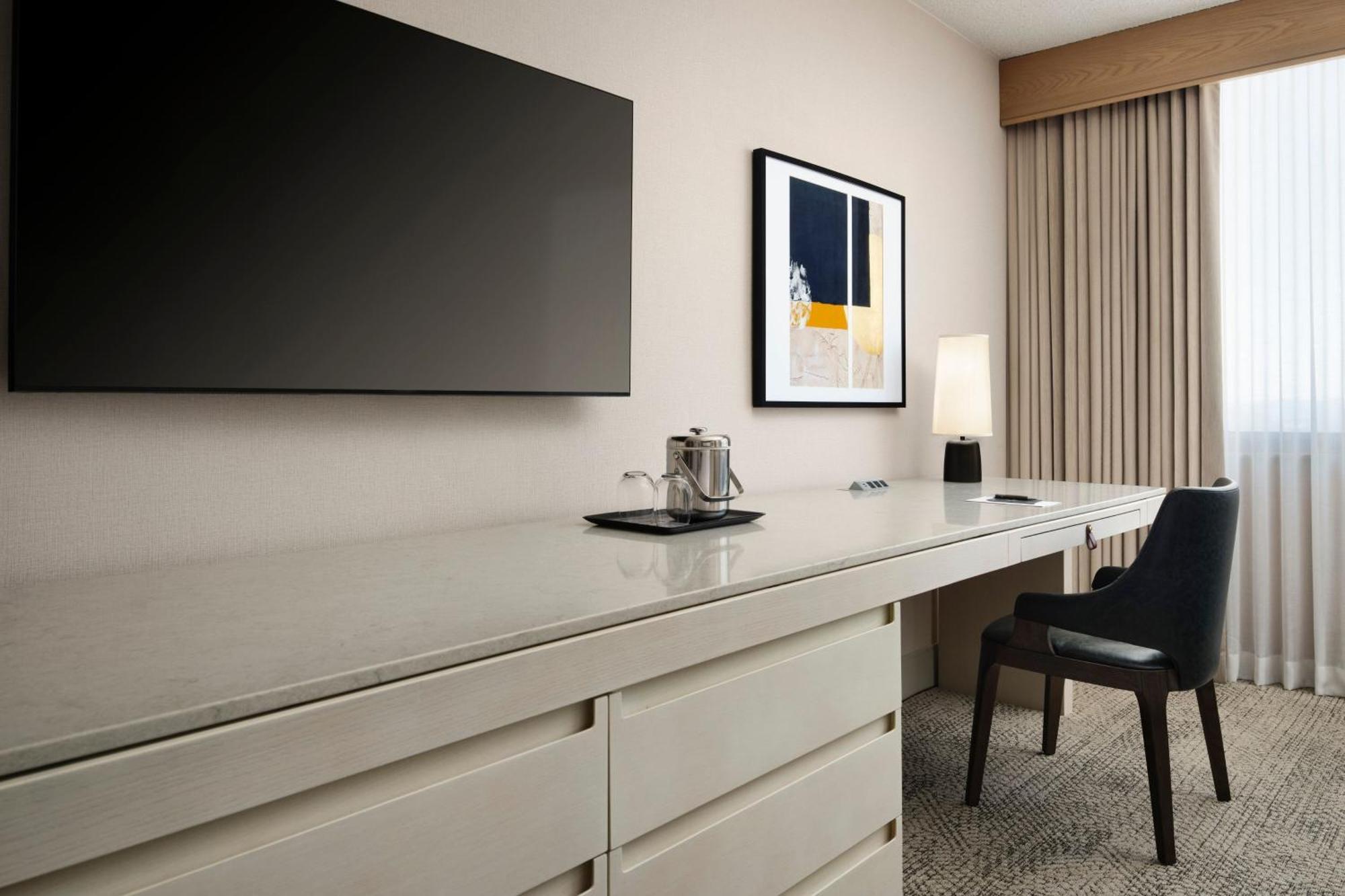 Sheraton Grand Downtown 4*
