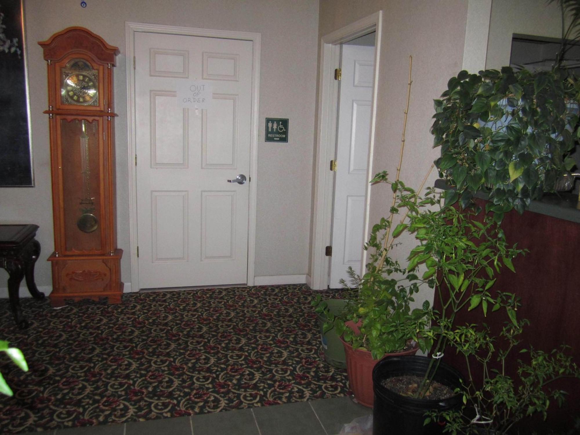 Apple Annie's Motel 2*