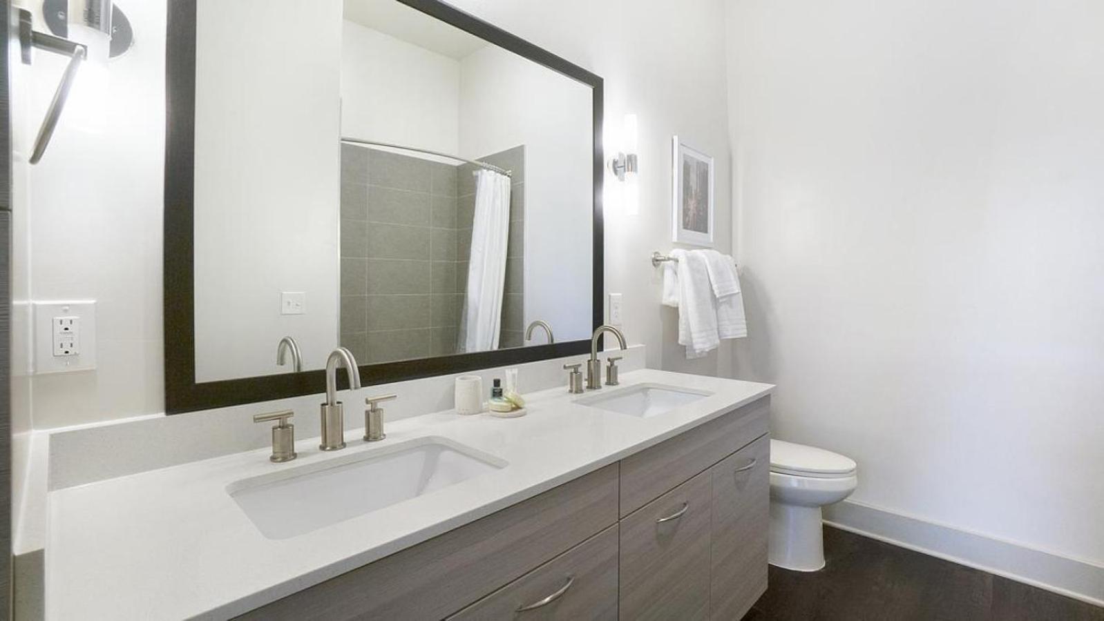 Landing Modern With Amazing Amenities