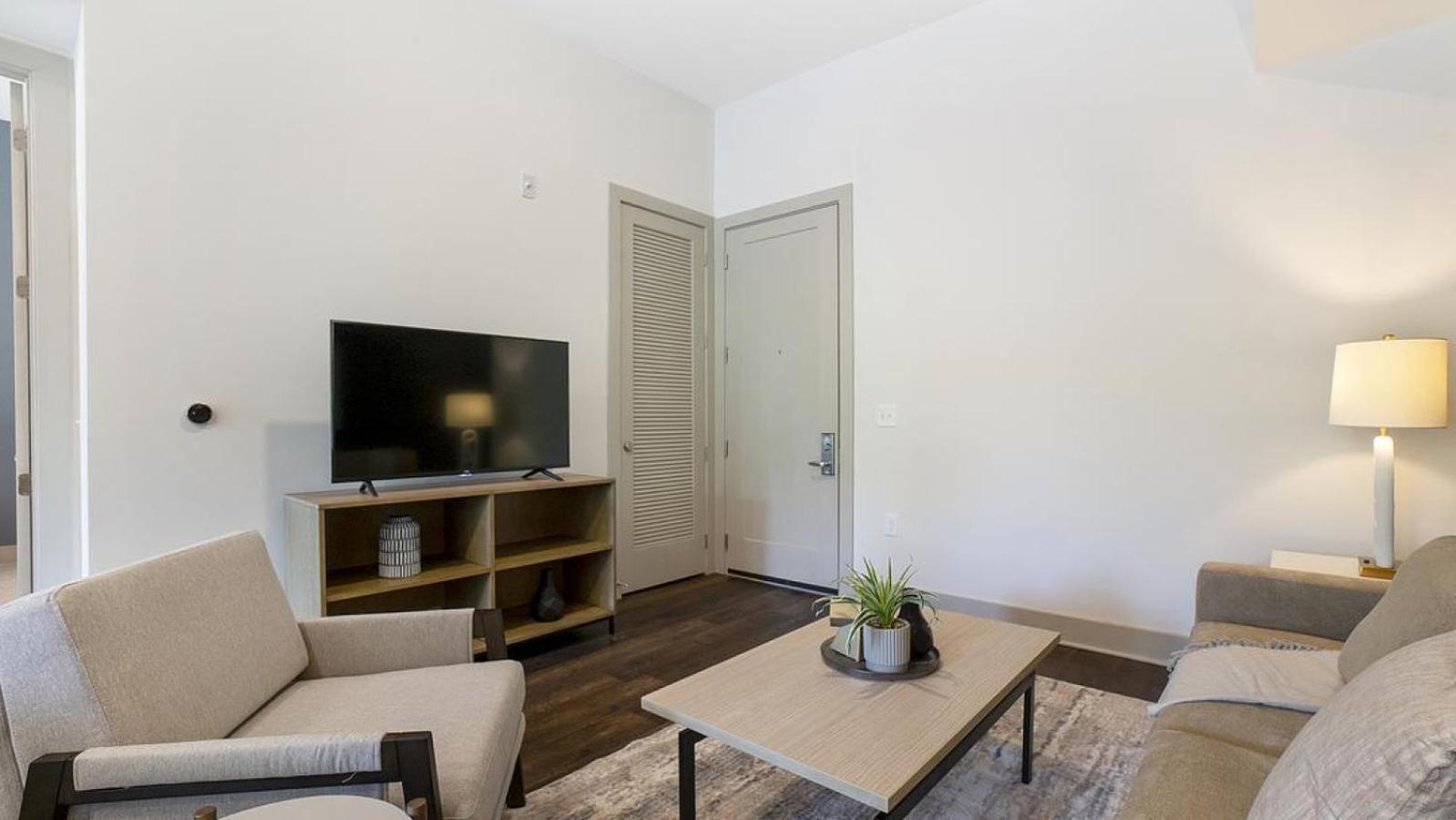 Landing Modern With Amazing Amenities Nashville