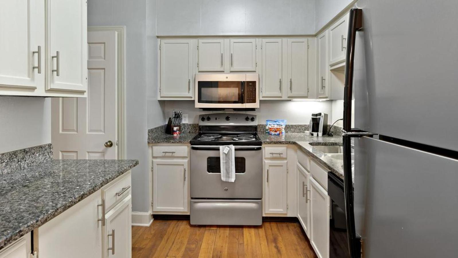 Apartment Landing Modern With Amazing Amenities Nashville