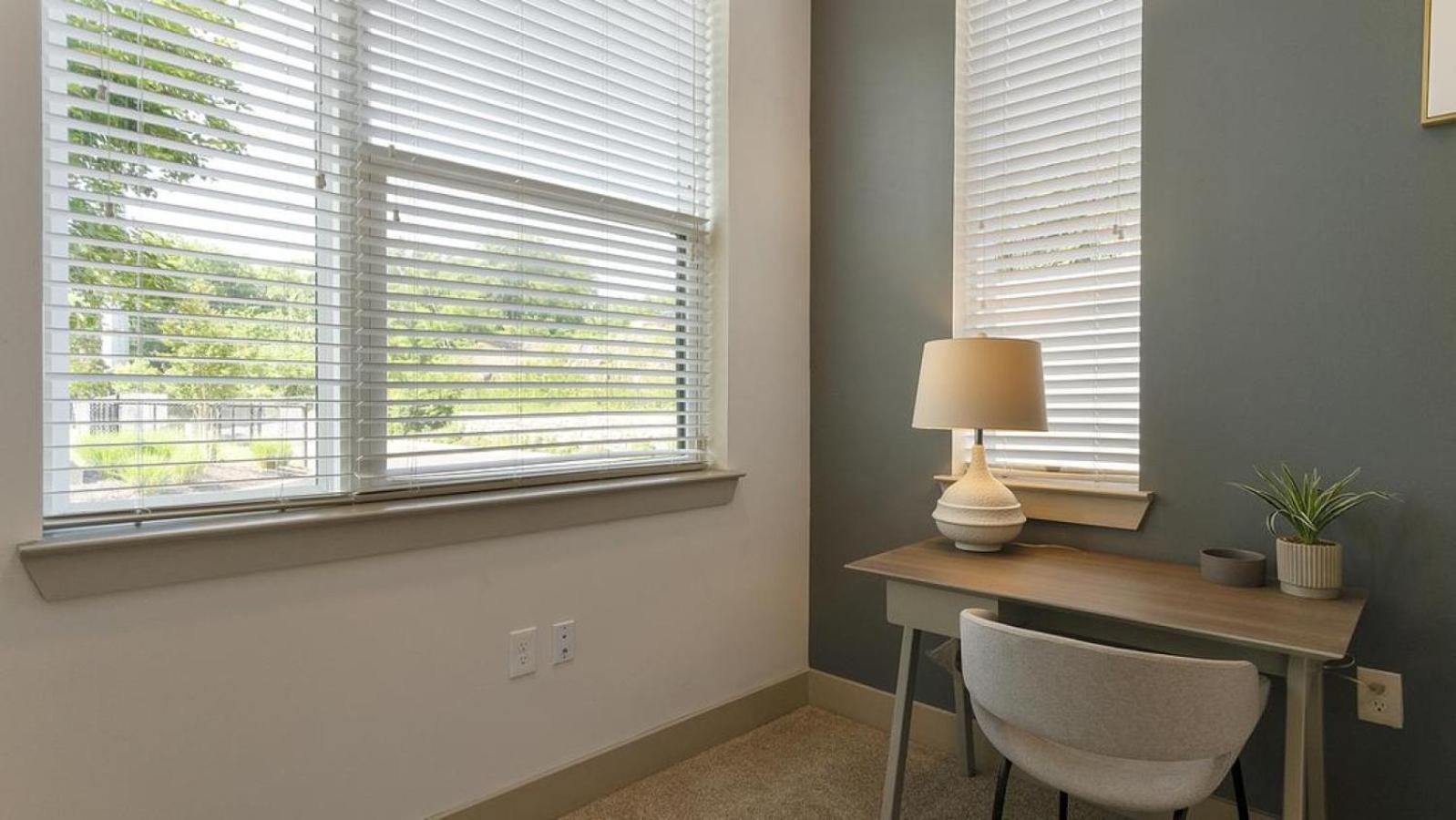 Apartment Landing Modern With Amazing Amenities Nashville