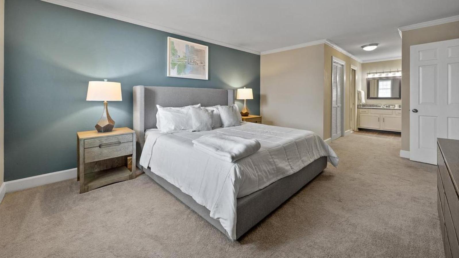 Apartment Landing Modern With Amazing Amenities Nashville