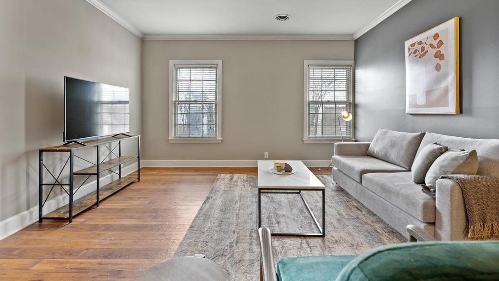 Apartment Landing Modern With Amazing Amenities Nashville