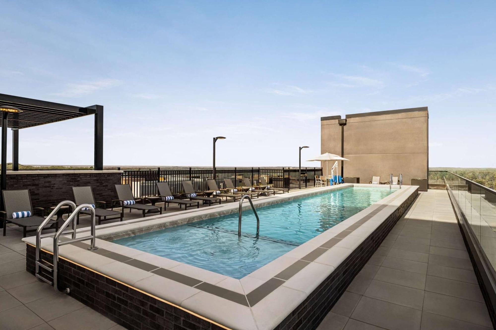 Hilton Bna Airport Terminal