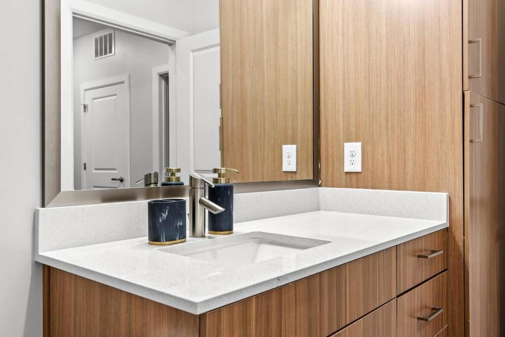 The Hollywood The Gulch Apartment