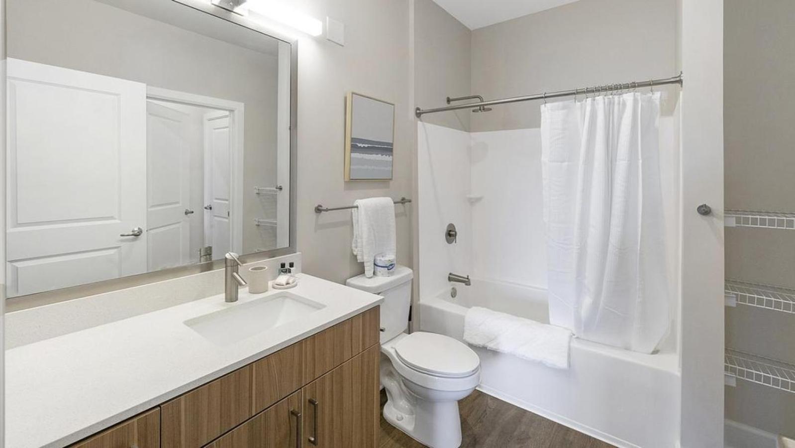 Landing Modern With Amazing Amenities *