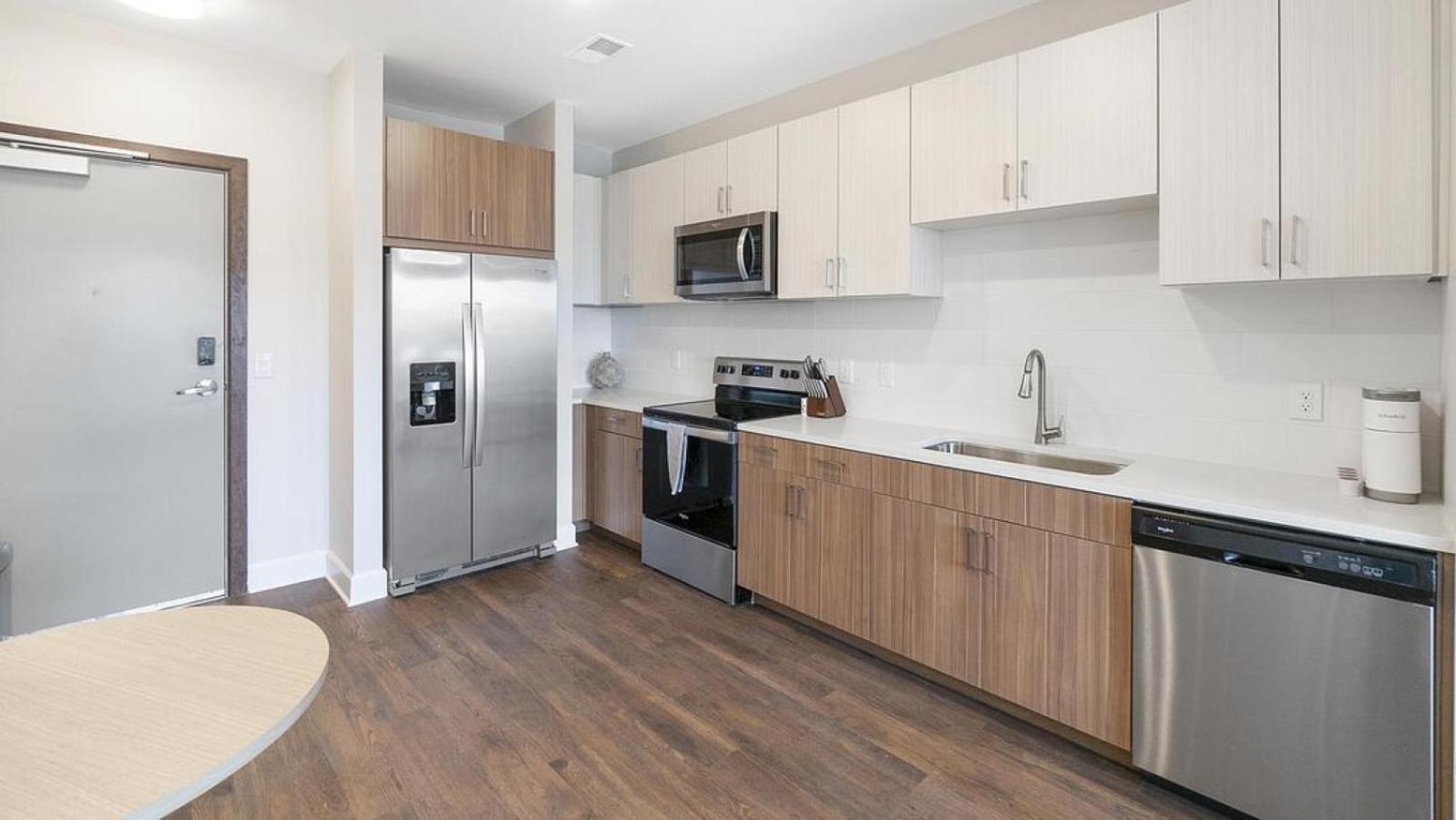 Landing Modern With Amazing Amenities Apartment Nashville