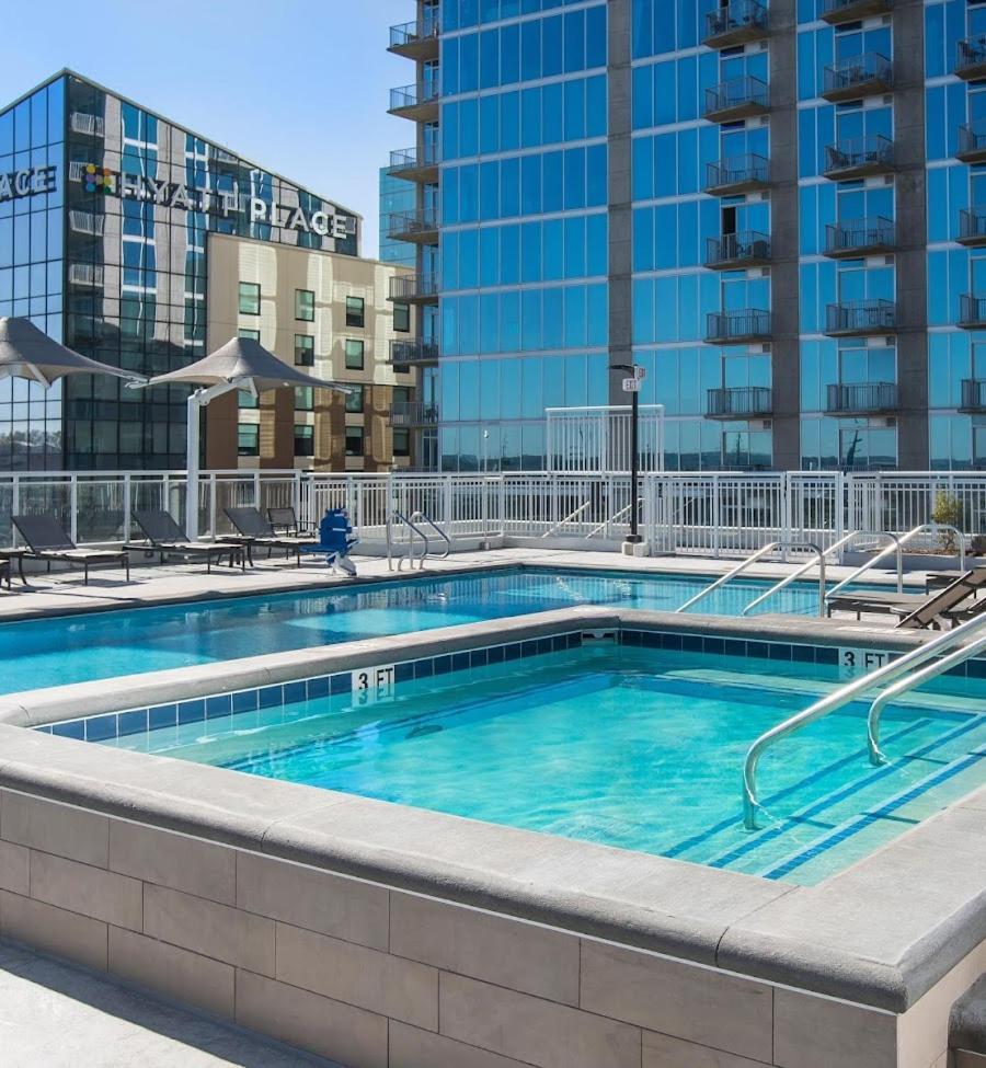 Hotel Placemakr Premier Sobro
