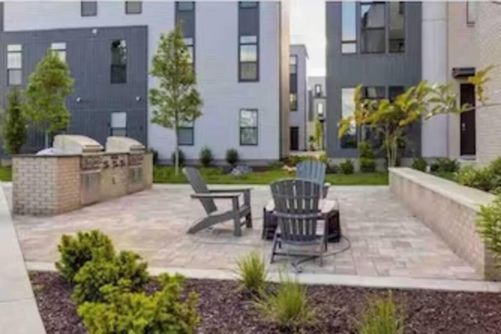 New And Luxurious By Downtown With Rooftop Deck! Nashville