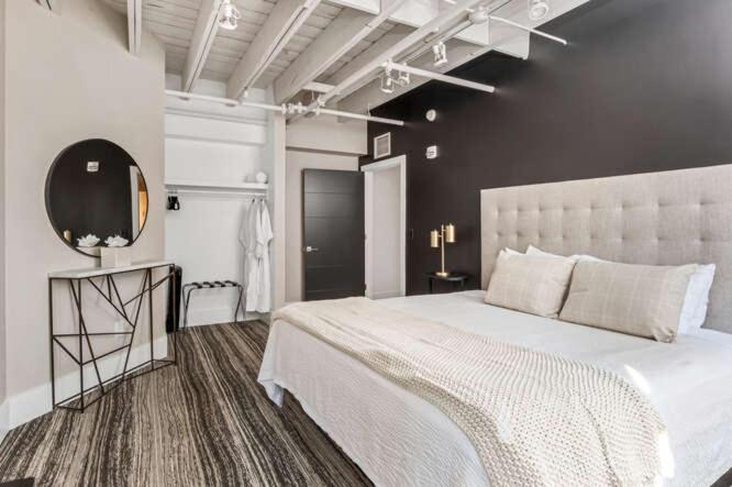 Apartment Skyline With Penthouse & Rooftop Deck 6br By Maddox *
