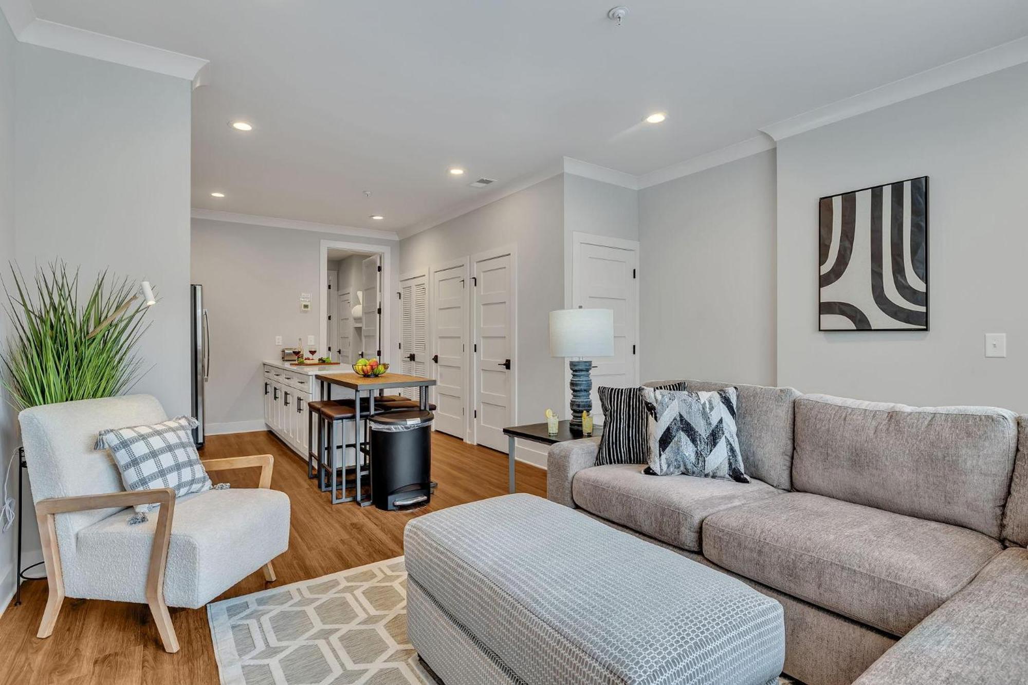 Melrose Mix - Rooftop Deck - 5 Mins To Broadway Holiday home Nashville