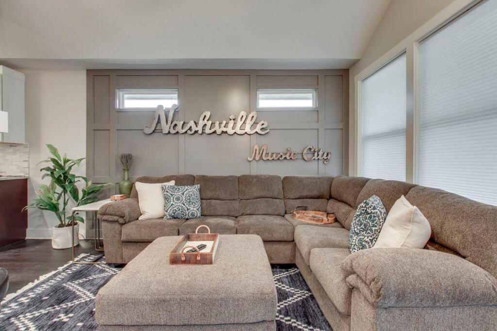 Holiday home New Spacious 2 Miles From Downtown Nashville