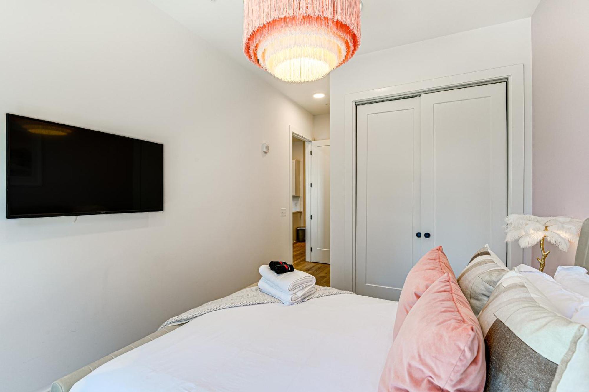 Modern 2 Mi To Broadway And Downtown Apartment *