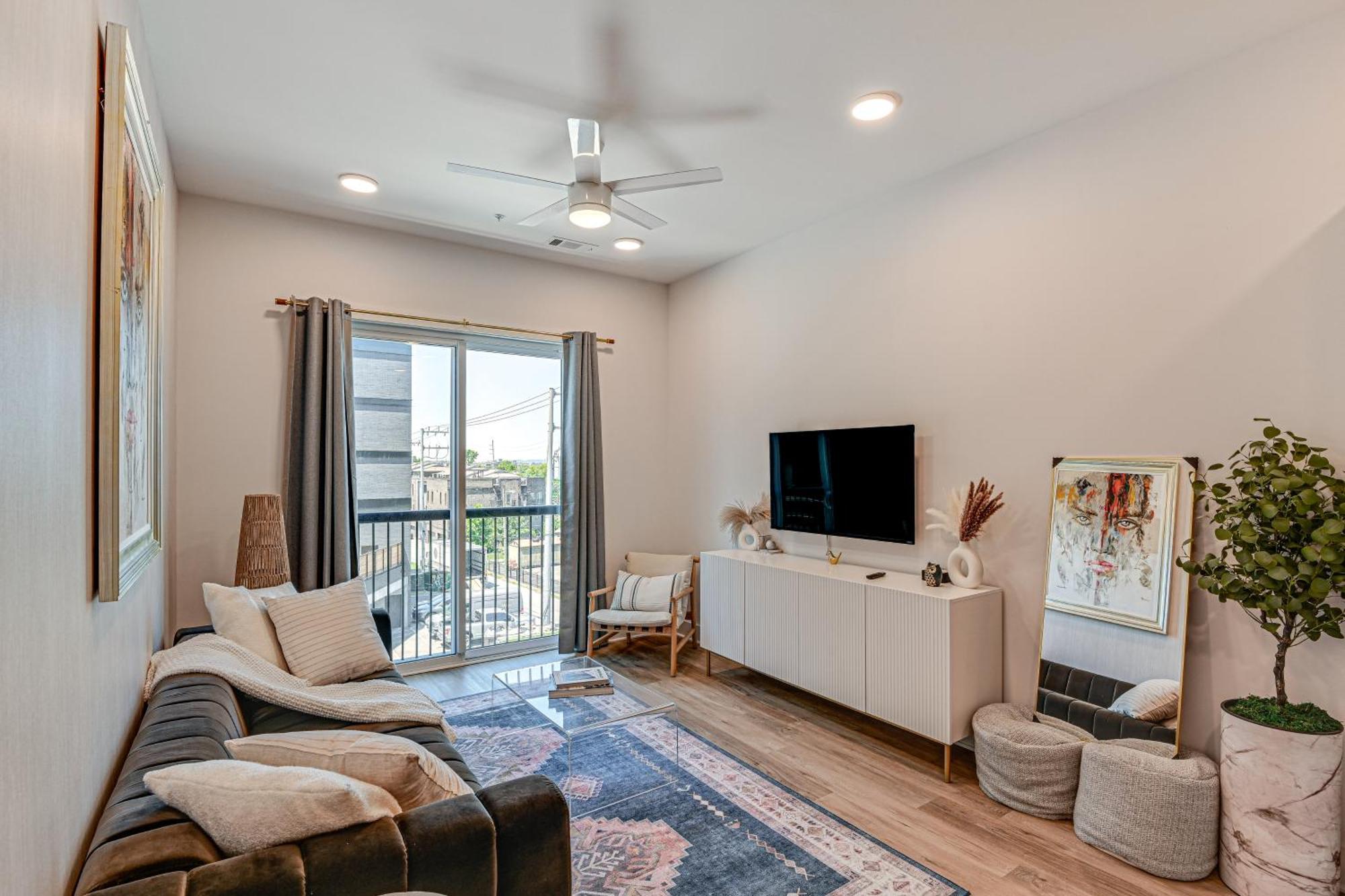Apartment Modern 2 Mi To Broadway And Downtown
