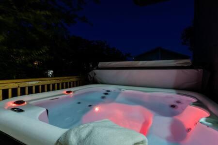 Holiday home Modern Luxury Hot Tub Mini Golf Elevator Views Nashville