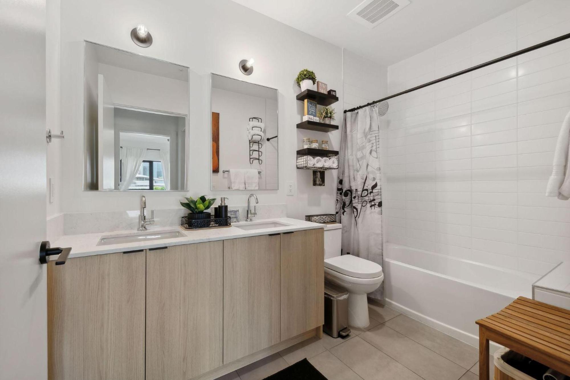 Holiday home Riffs - 2 Unit Odyssey Combo - Heart Of Midtown Nashville