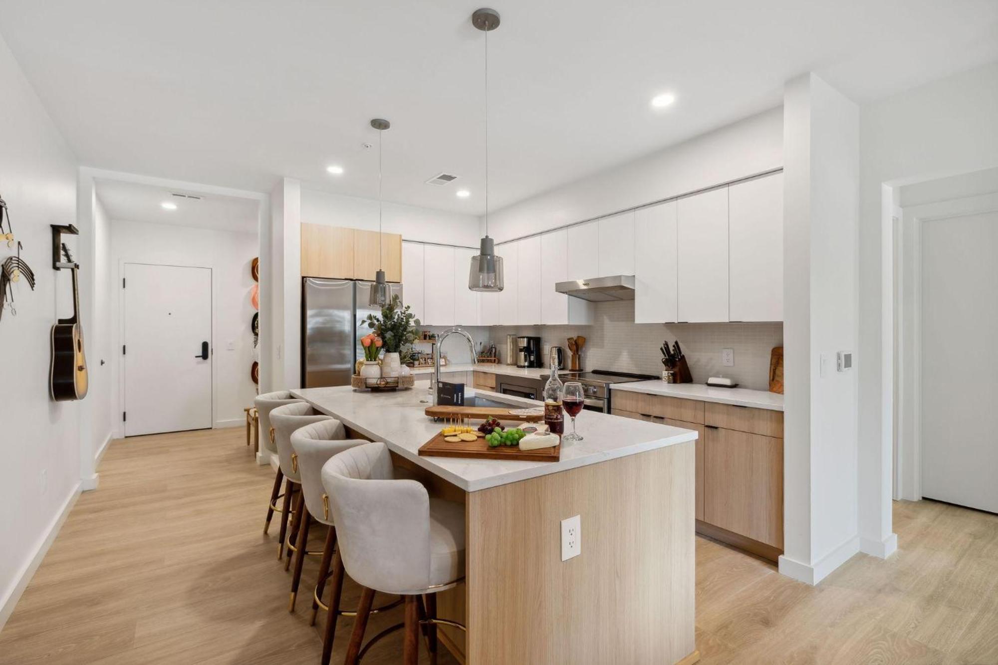 Riffs - 2 Unit Odyssey Combo - Heart Of Midtown Holiday home