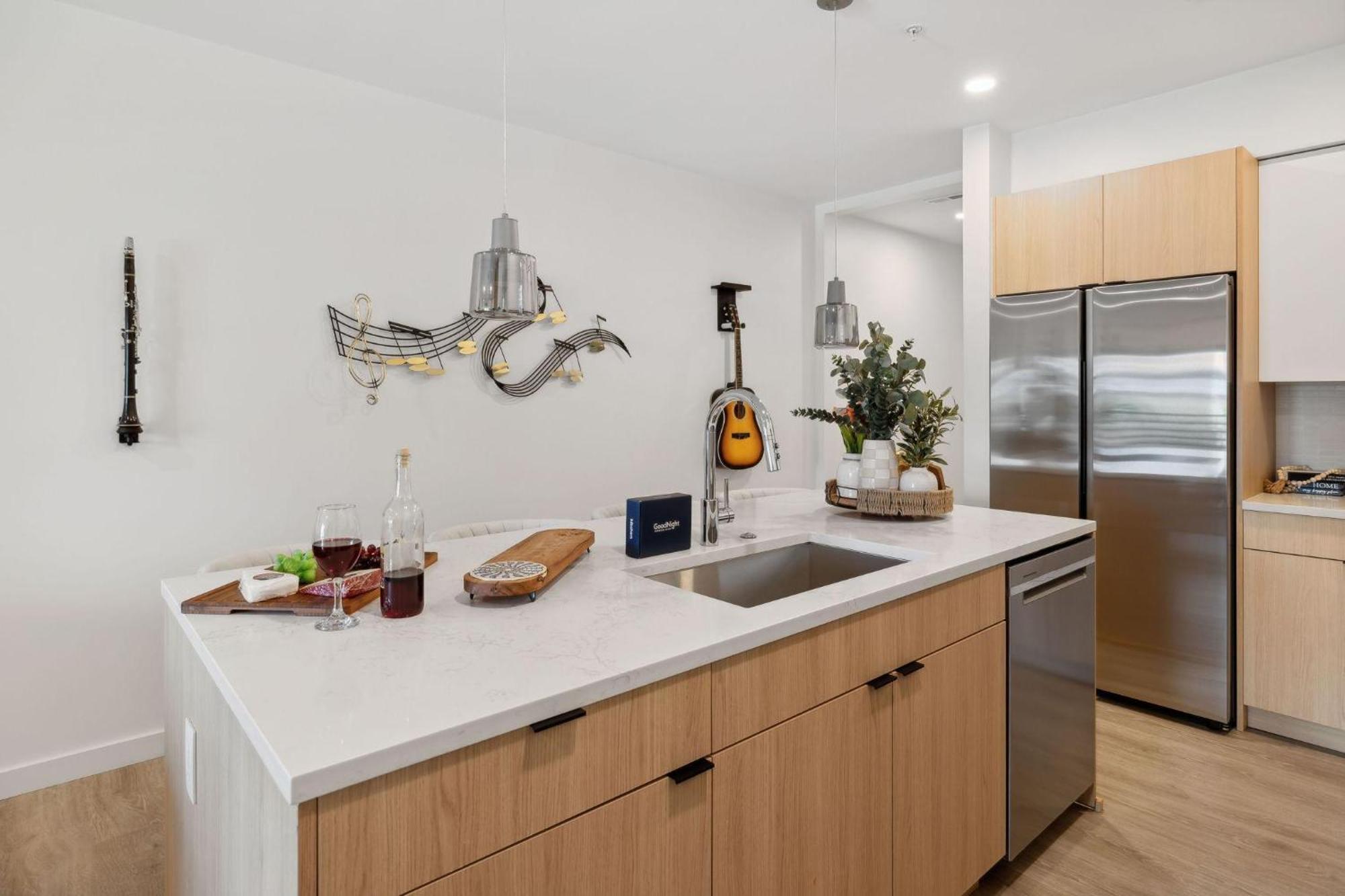 Holiday home Riffs - 2 Unit Odyssey Combo - Heart Of Midtown *