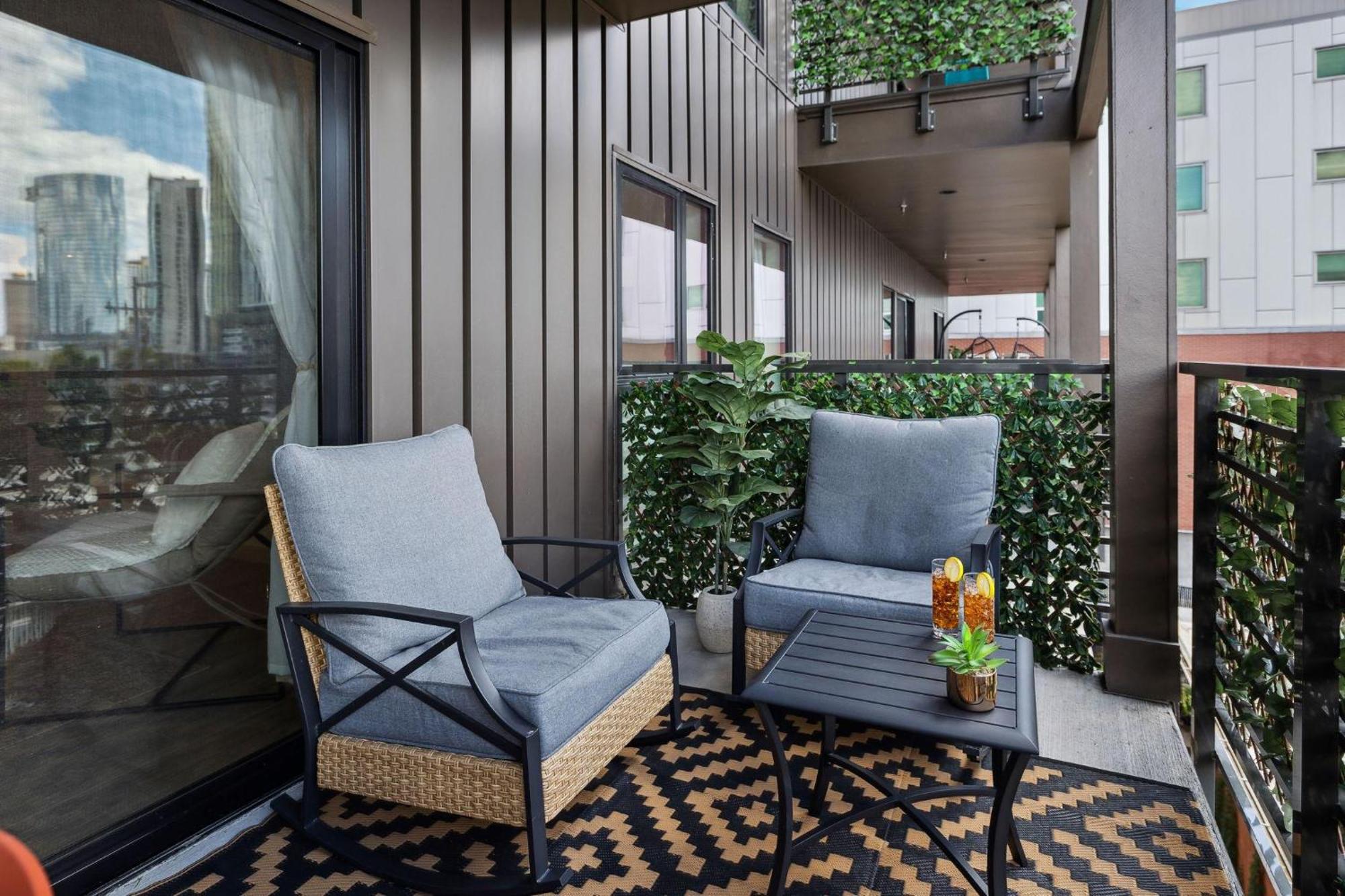 Holiday home Riffs - 2 Unit Odyssey Combo - Heart Of Midtown