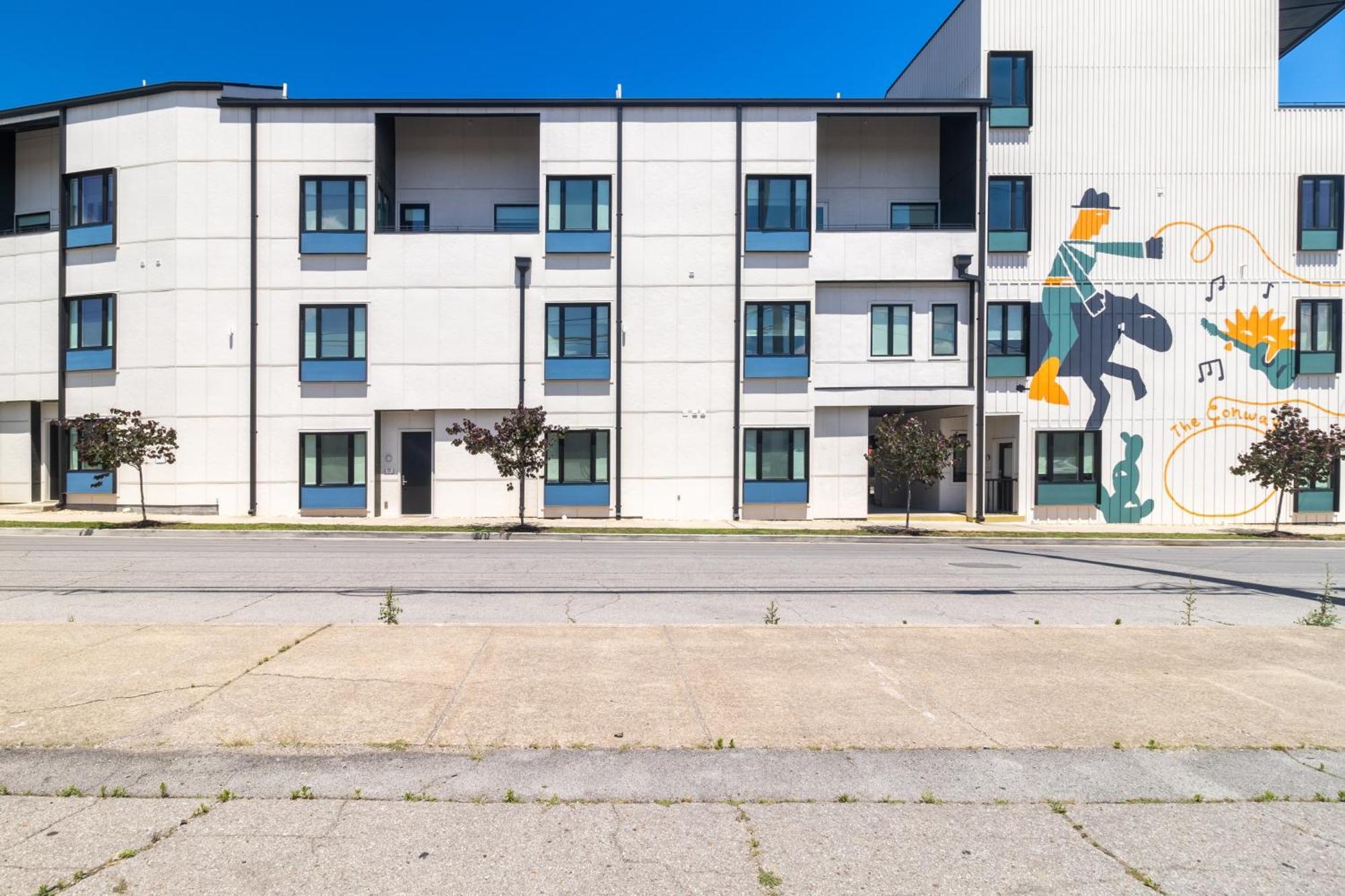 Holiday home The Conway 5 Bedroom Buyout W Deck In Music City