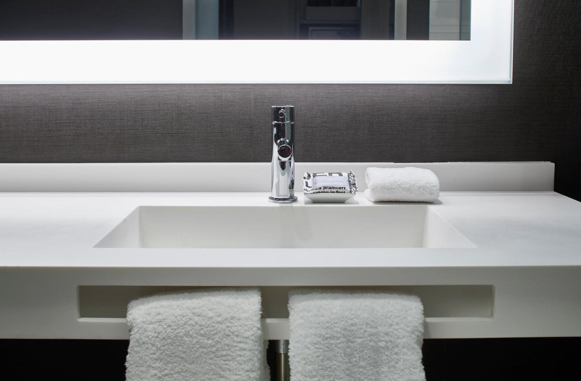 Ac Downtown 4*